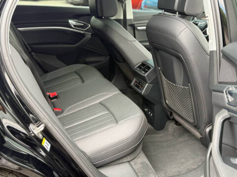 2019 Audi e-tron quattro Premium Plus