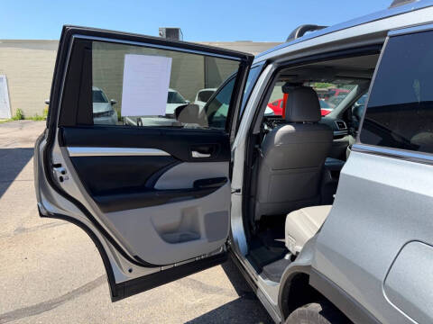 2017 Toyota Highlander SE