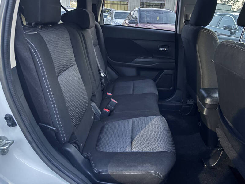 2017 Mitsubishi Outlander ES