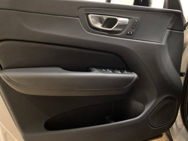 2025 Volvo XC60 B5 Plus Dark Theme