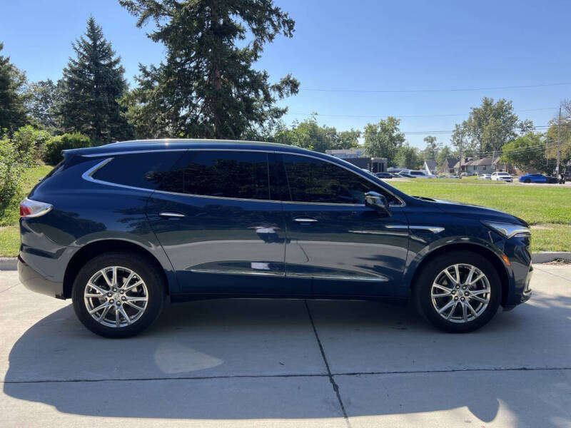2023 Buick Enclave Essence