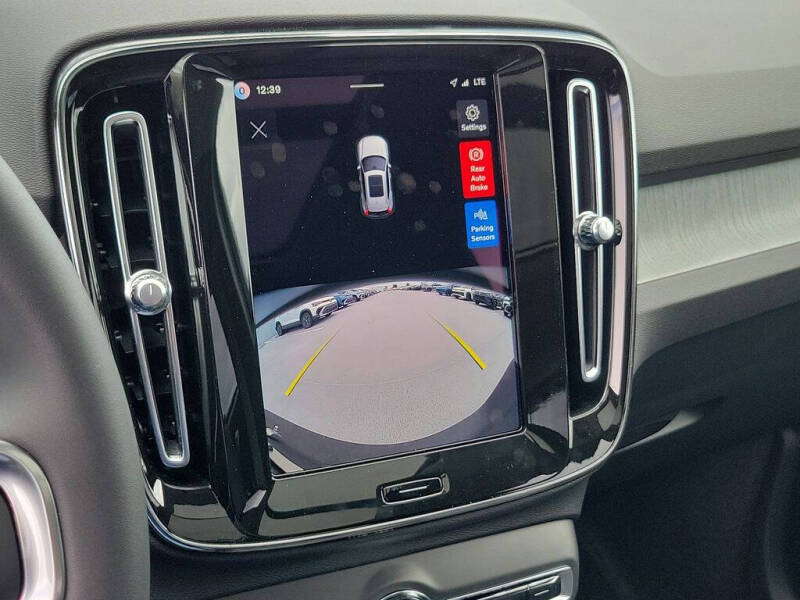 2026 Volvo XC40 B5 Core