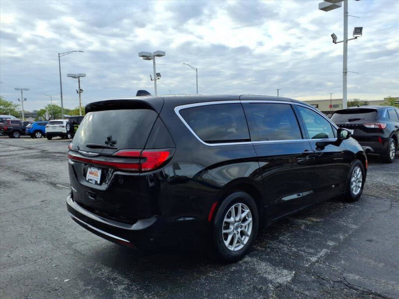 2025 Chrysler Pacifica Select