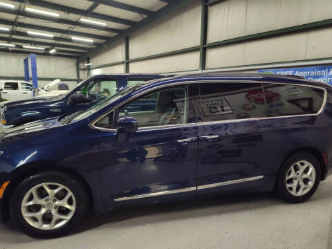 2017 Chrysler Pacifica Touring-L