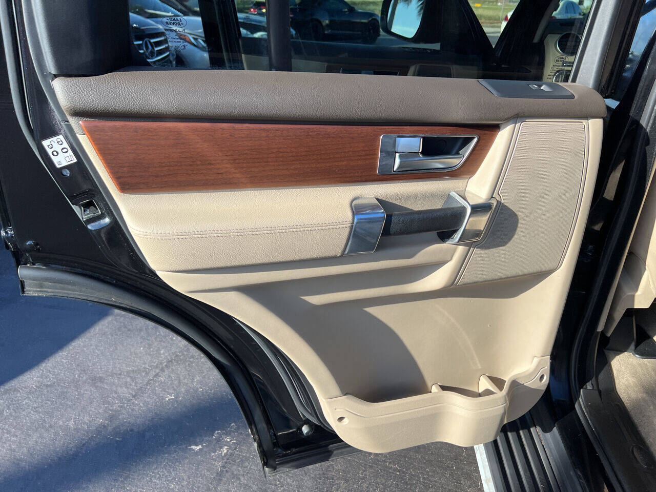 2016 Land Rover LR4  - $23,900