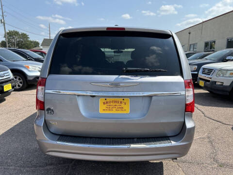 2014 Chrysler Town and Country Touring
