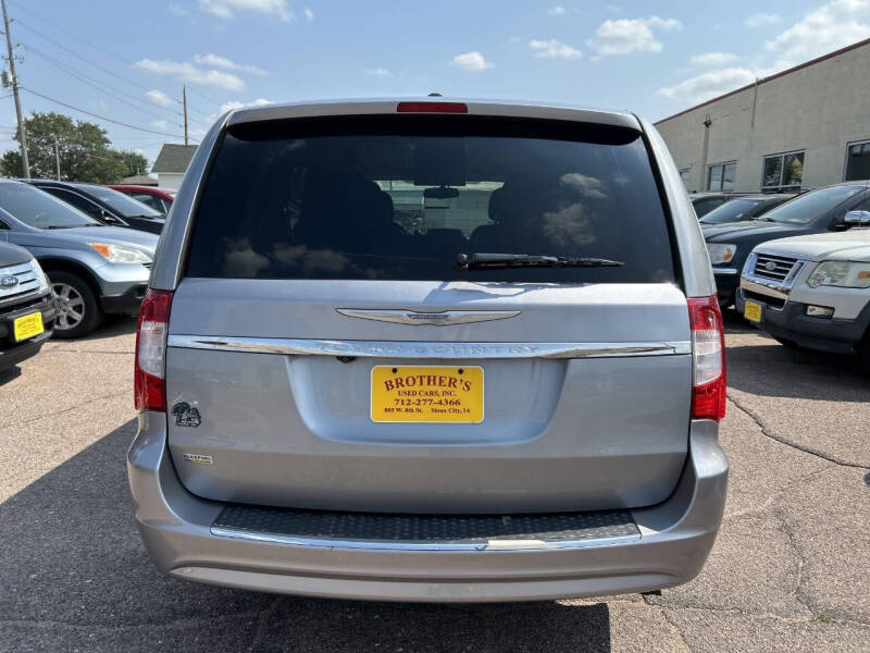 2014 Chrysler Town and Country Touring