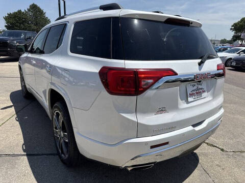 2017 GMC Acadia Denali