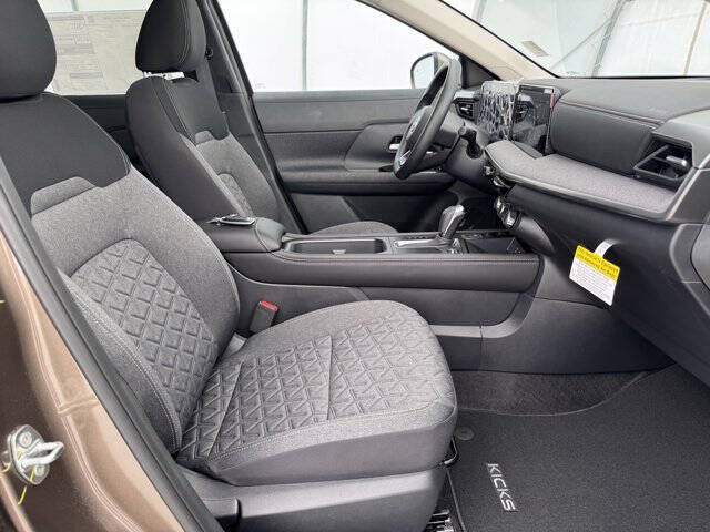 2025 Nissan Kicks SV