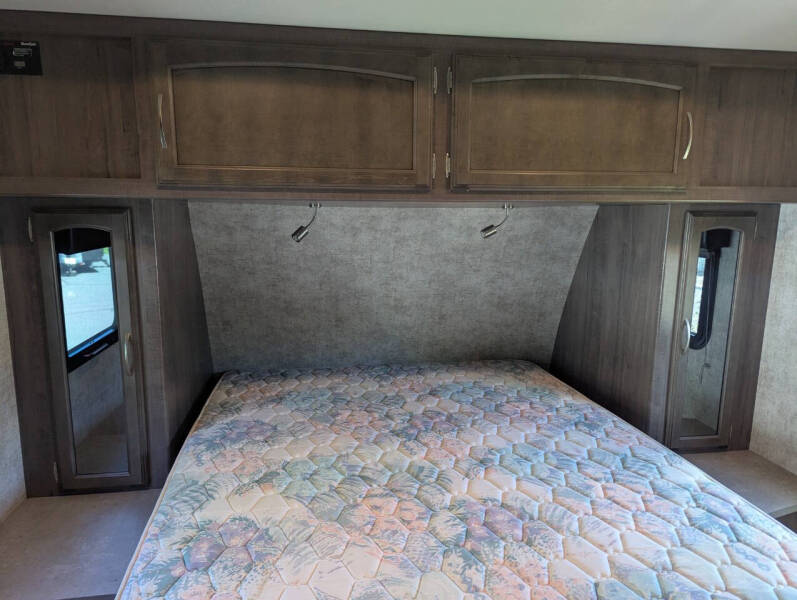 2017 Winnebago Spyder 28SC / 34ft