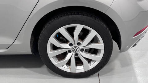 2019 Volkswagen Golf SE