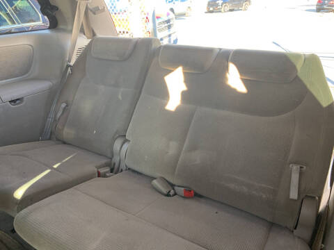 2005 Toyota Sienna LE 8 Passenger