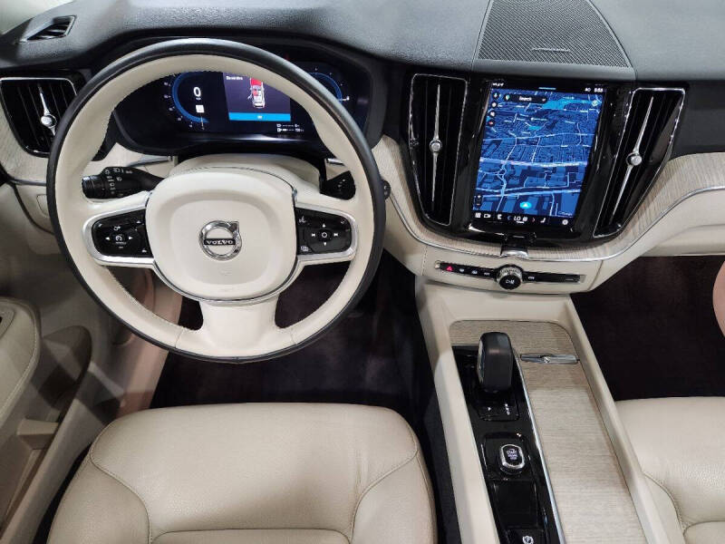 2023 Volvo XC60 Recharge T8 Plus Bright Theme