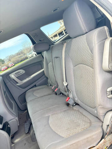 2011 Chevrolet Traverse LS
