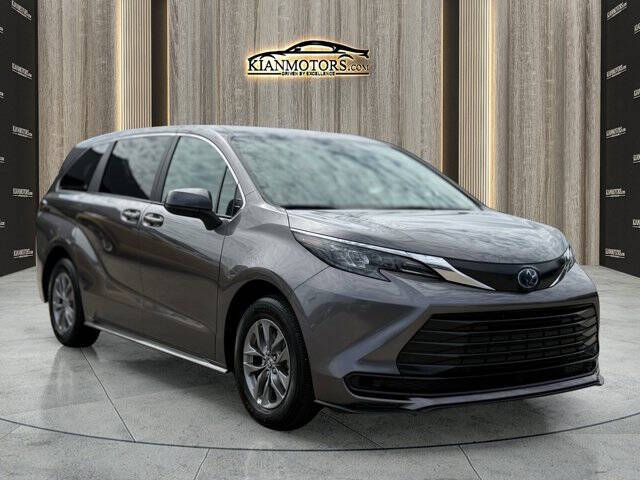 2024 Toyota Sienna LE 8-Passenger