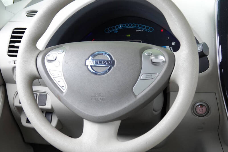 2011 Nissan LEAF SV