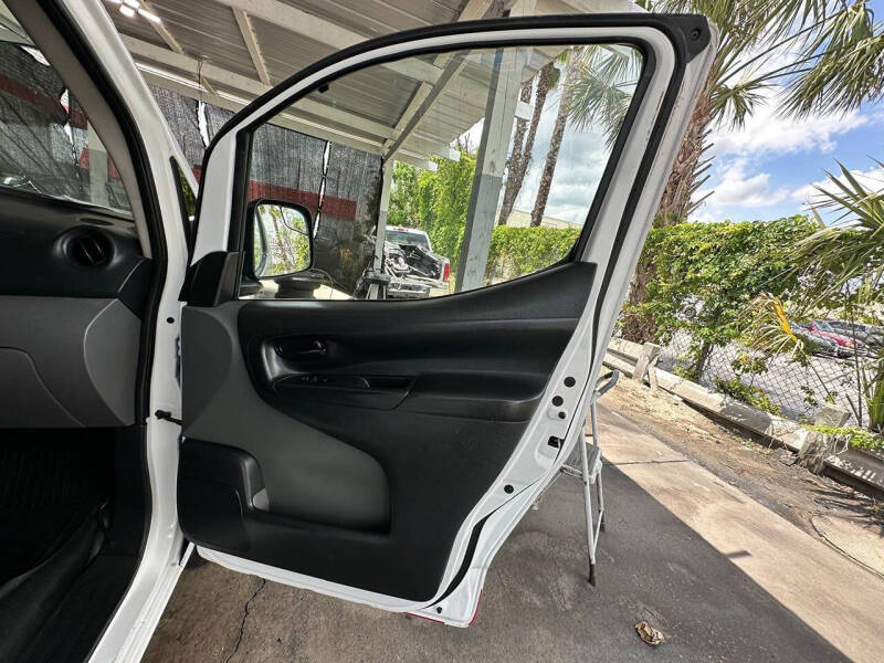 2017 Nissan NV200