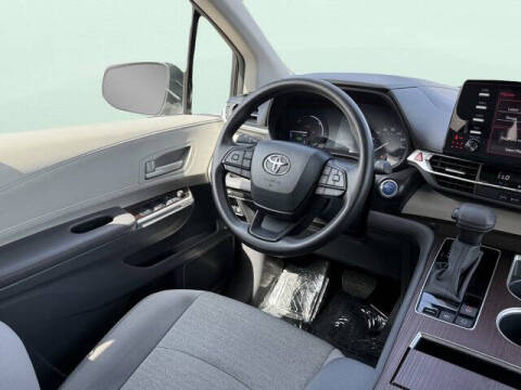 2024 Toyota Sienna LE 8-Passenger