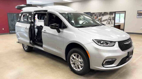2024 Chrysler Pacifica Touring