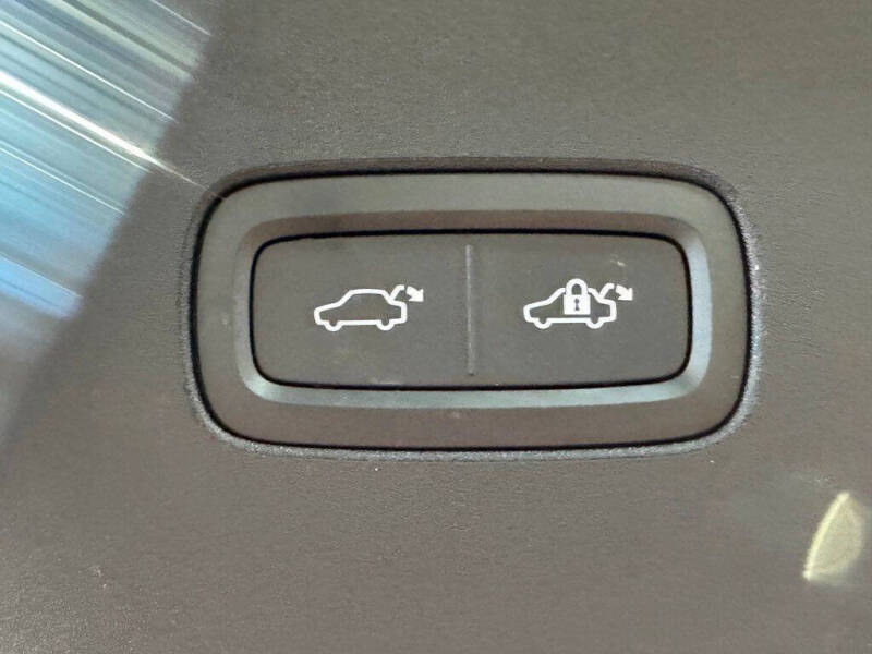 2025 Volvo EX90 Twin Plus 7P