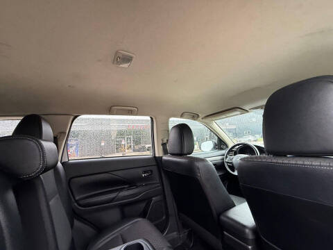 2015 Mitsubishi Outlander SE