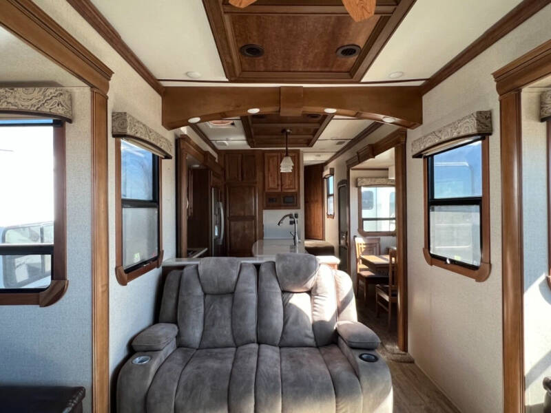 2018 Thor Motor Coach Redwood