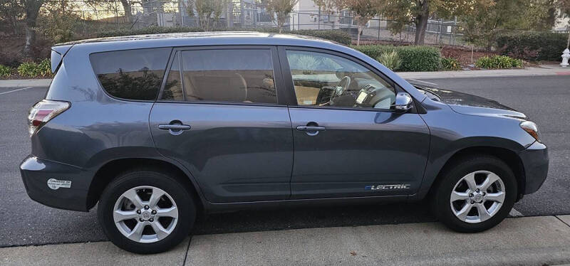 2013 Toyota RAV4 EV