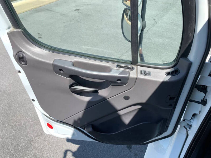 2016 Freightliner M2 106