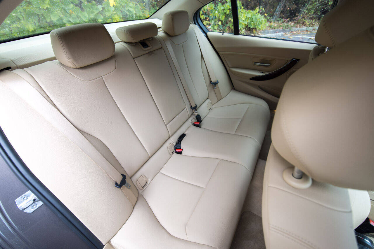 2015 BMW 3 Series 15