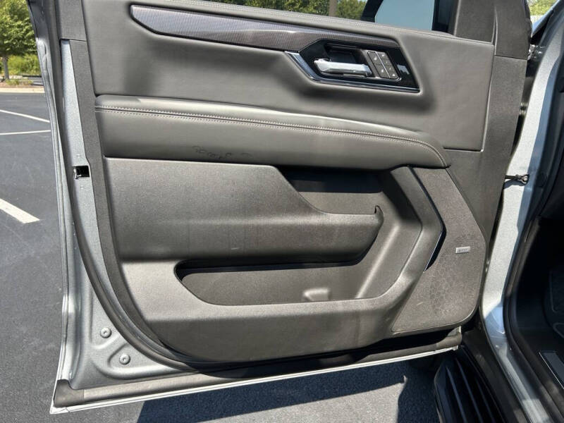 2025 GMC Yukon Elevation