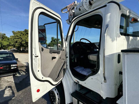 2017 Freightliner M2 106