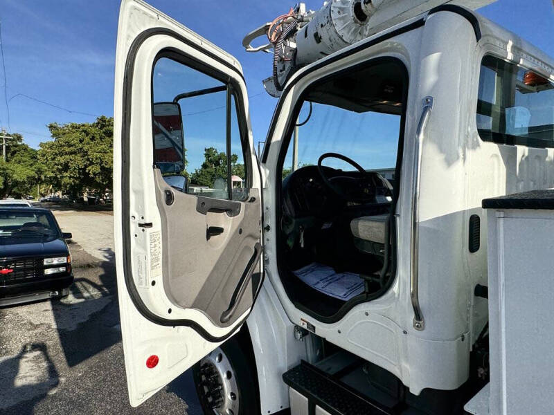 2017 Freightliner M2 106