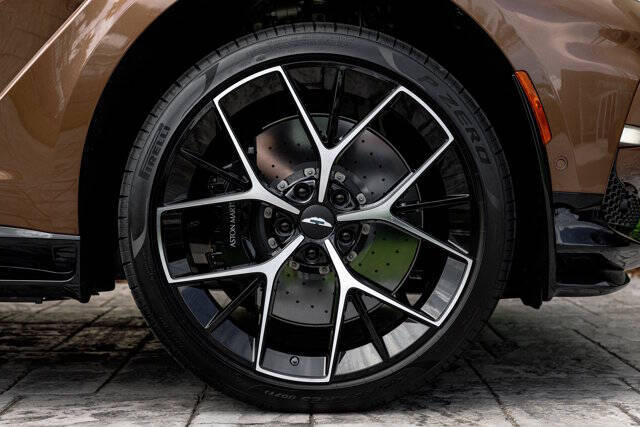 2025 Aston Martin DBX 707