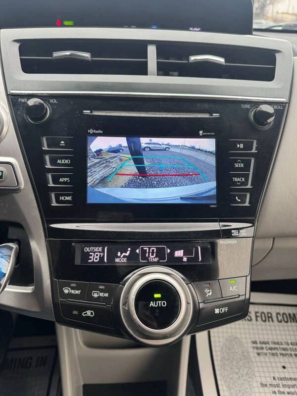 2015 Toyota Prius v Five