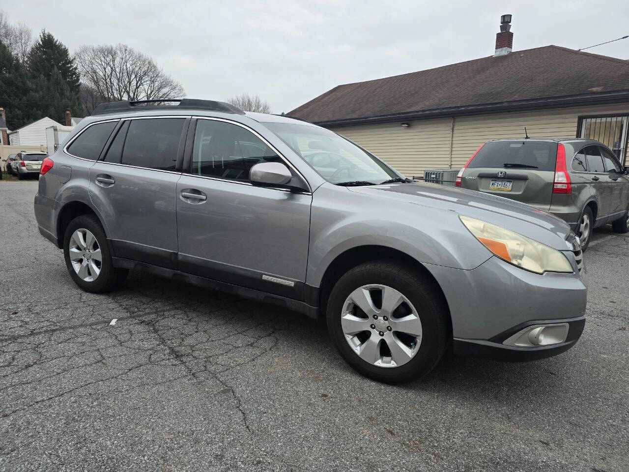 2010 Subaru Outback for sale at QUEENSGATE AUTO SALES in York, PA