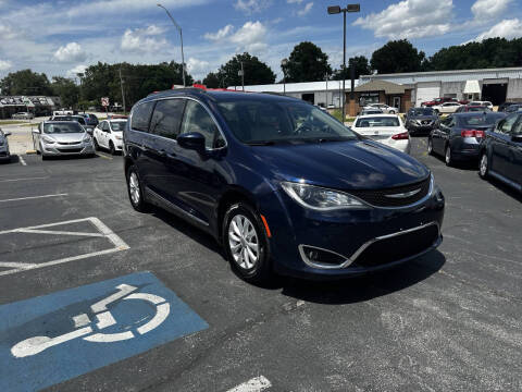 2017 Chrysler Pacifica Touring-L