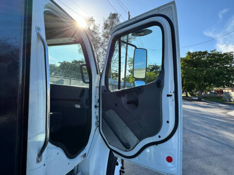 2017 Freightliner M2 106