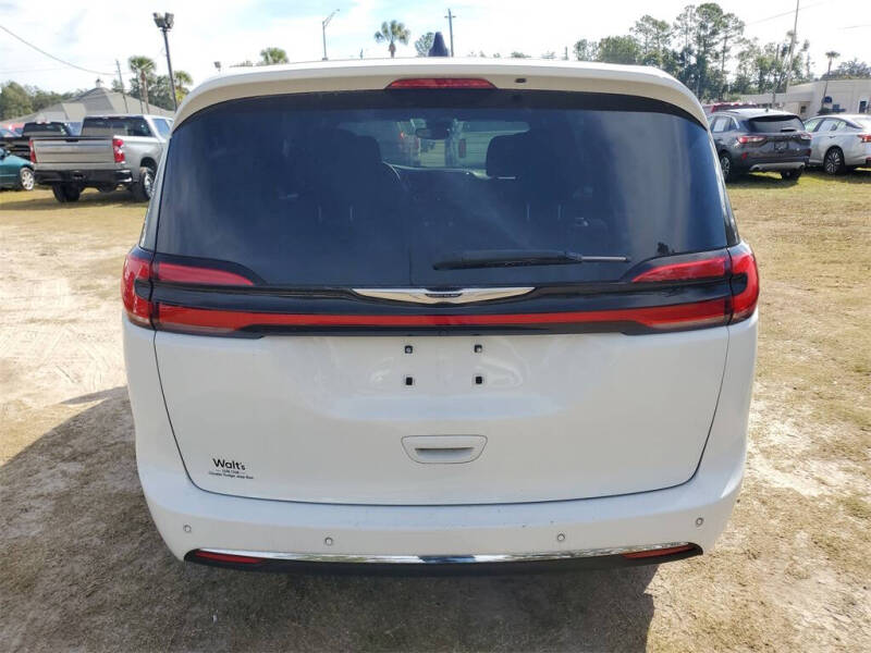 2024 Chrysler Pacifica Touring