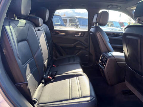 2022 Porsche Cayenne Platinum Edition