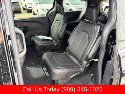 2027 Chrysler Pacifica Select