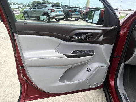 2023 GMC Acadia SLT