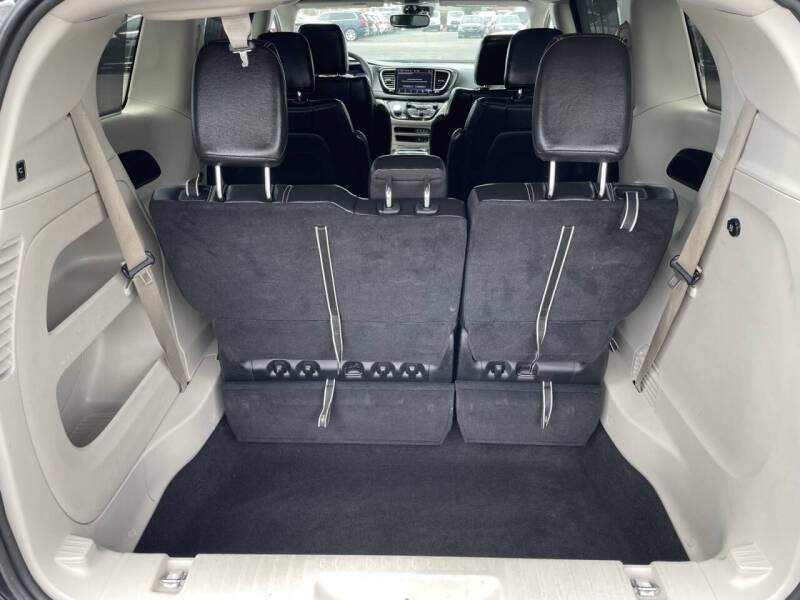 2022 Chrysler Pacifica Touring L