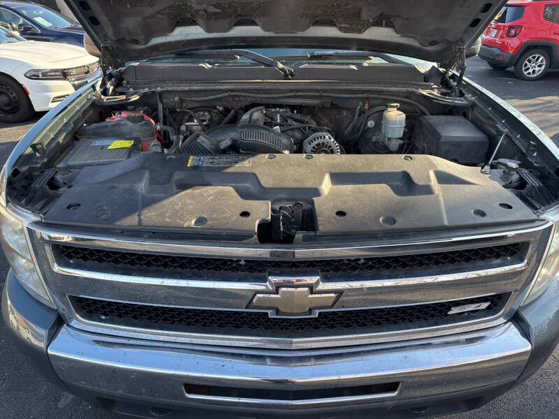 2009 Chevrolet Silverado 1500 1LT photo 79