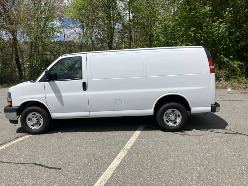 2022 Chevrolet Express 2500