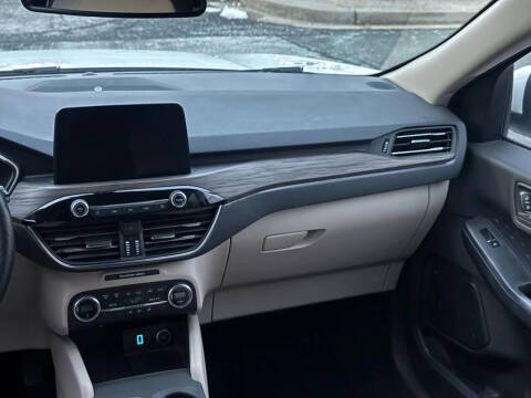 2020 Ford Escape Hybrid Titanium