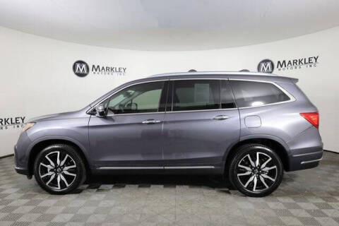 2019 Honda Pilot Touring w/Rear Captain's Chairs