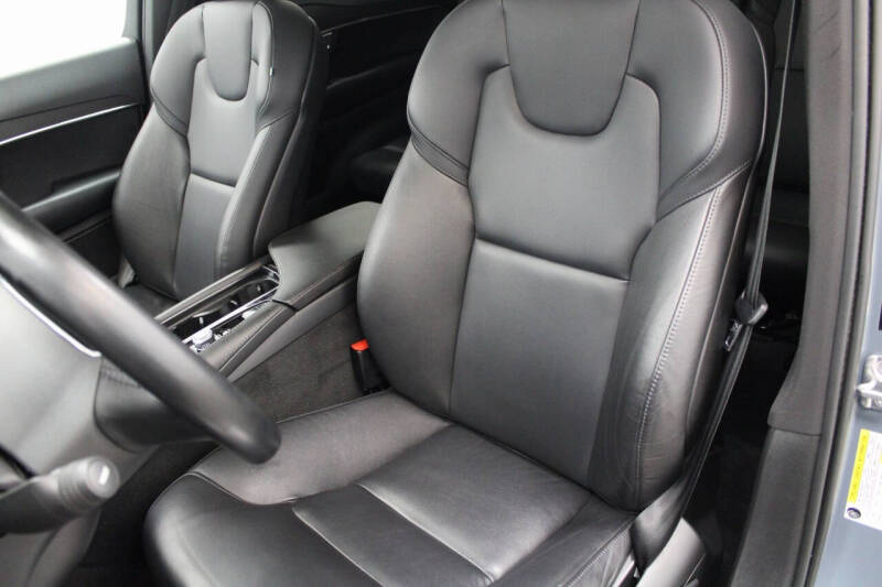 2020 Volvo XC90 T5 Momentum