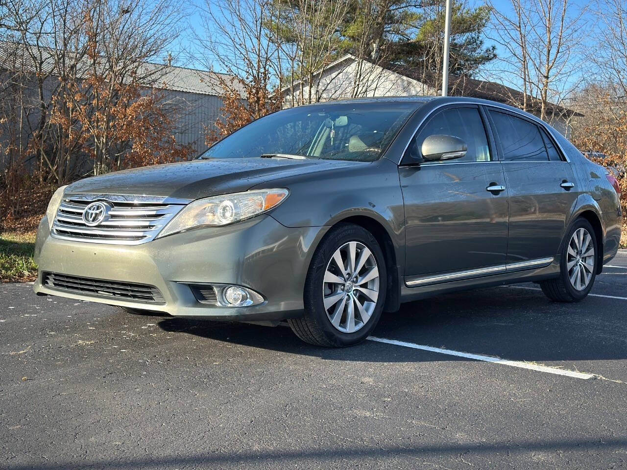 2011 Toyota Avalon Limited's photo