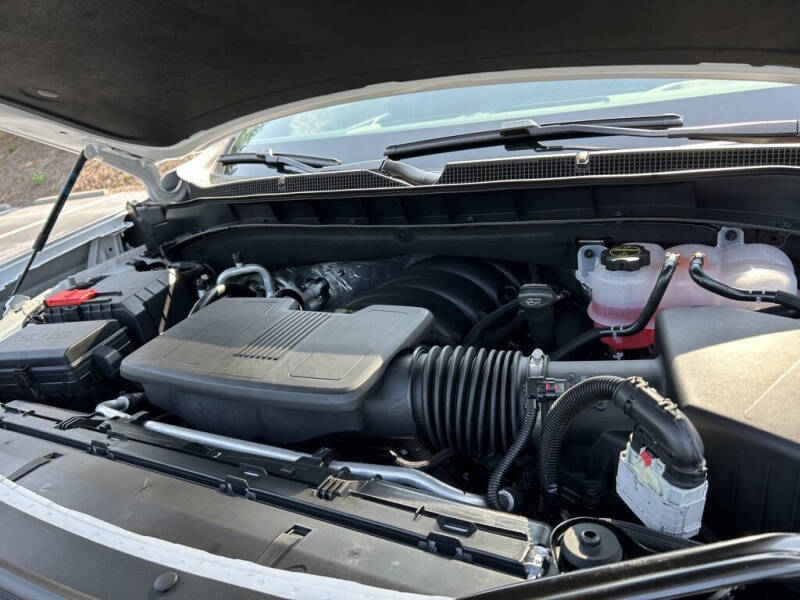 2025 Chevrolet Suburban LS