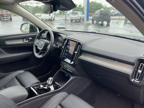 2023 Volvo XC40 B5 Plus Dark Theme